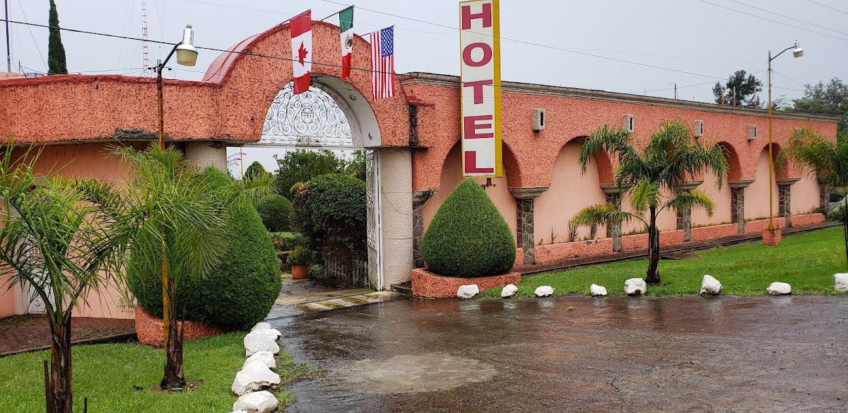 BALNEARIO Y CABAÑAS MANOLO